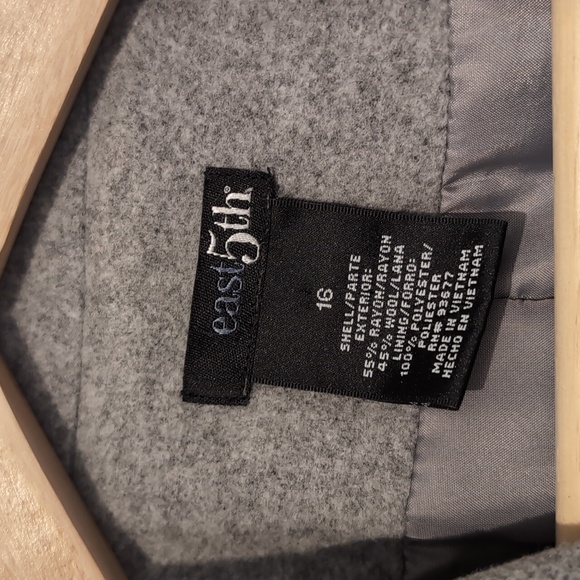 Wool blend fitted 3 button blazer - Picture 2 of 3